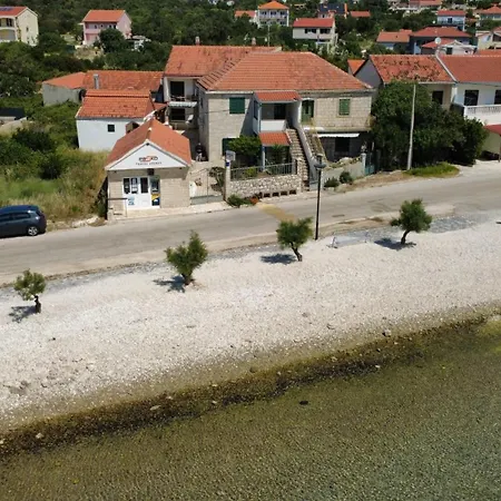 Tri Palme Vinišće